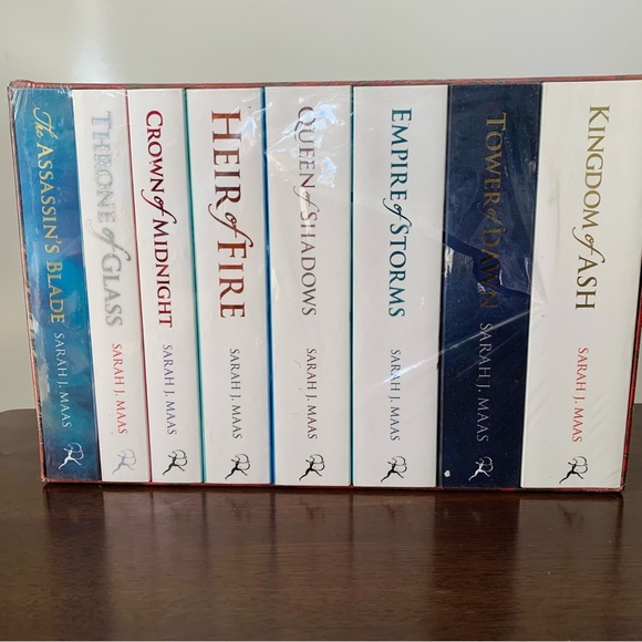 Other - SOLD Throne of glass NWT UK paperback box set UK edition new in box poster